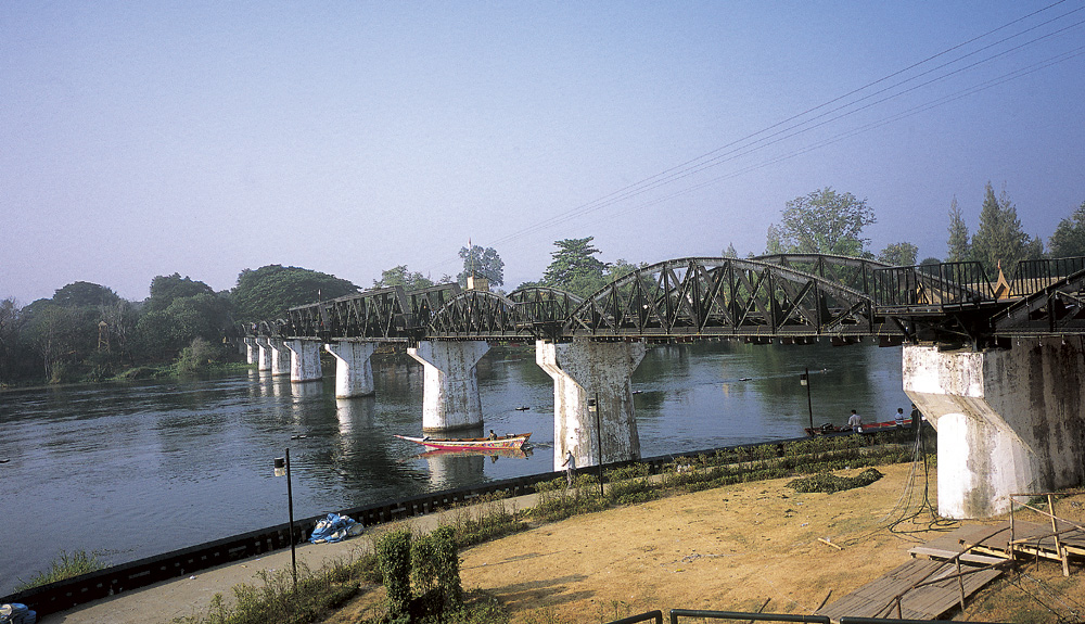 クワイ川鉄橋（タイ・カンチャナブリ）